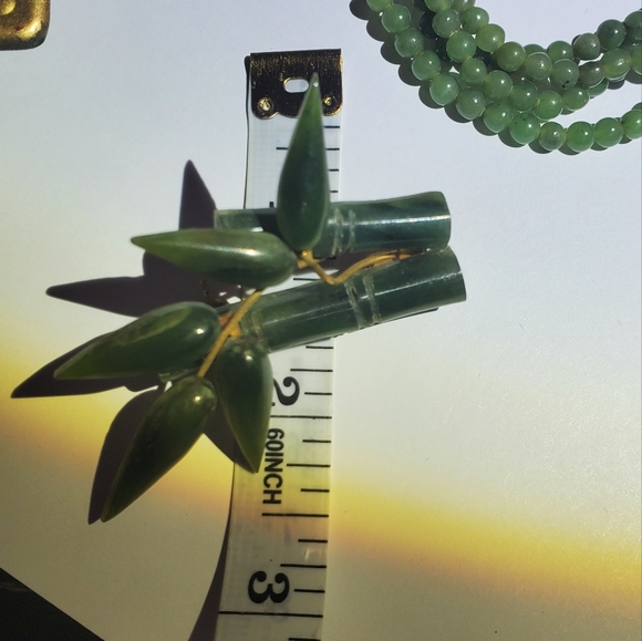 JADE Jewelry set 14k clip-on earrings, 1 brooch , 4 seperate strand necklace - Picture 12 of 15